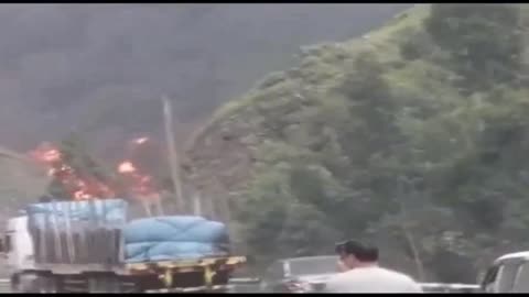 Watch a fuel convoy burned down on a highway in central Peru