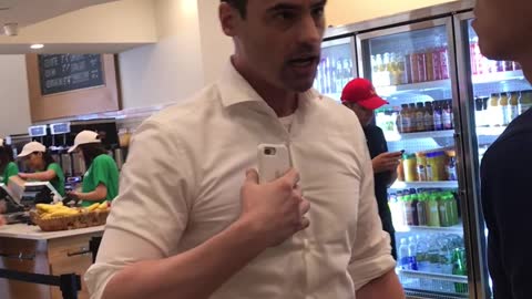 Man Yells at People in Restaurant for Speaking Spanish