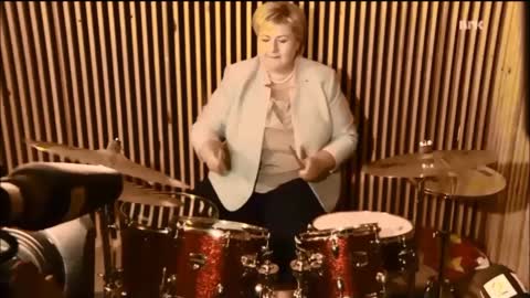 Erna Solberg Play Drums