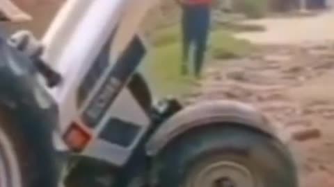 tractors stuck, machines accelerating (27)