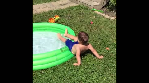 Funny video of kid's try to swim in a bathtub