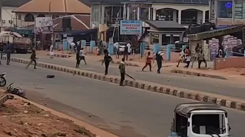 #BreakingNews‌ Gun Shots, Destruction And Choas As Nigeria Army, Police And