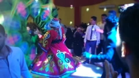 Dancer Know How To Entertain People In Wedding
