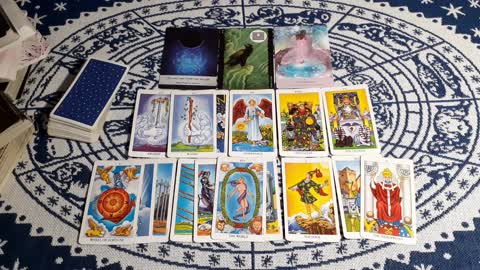 Cancer October tarot reading "Bringing clarity in a situation that keeps you stuck"