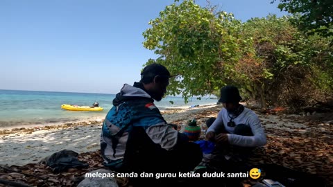It's addictive!! eat fish from fishing!! the thrill of fishing using a rubber boat on Damar Island