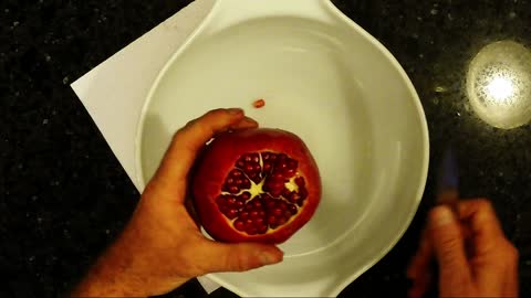 Food hack: Easiest way to peel pomegranate