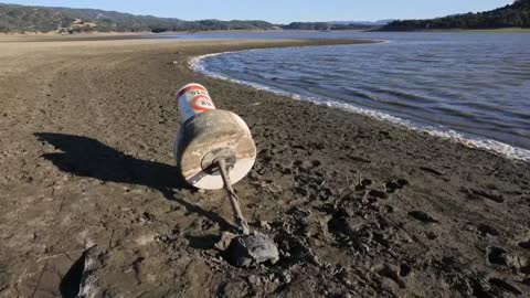 El lago Mendocino alcanza su nivel más bajo desde 1977 en medio de la sequía de California