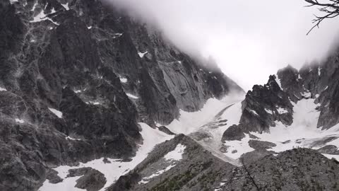 Epic glacier avalanche caught on camera