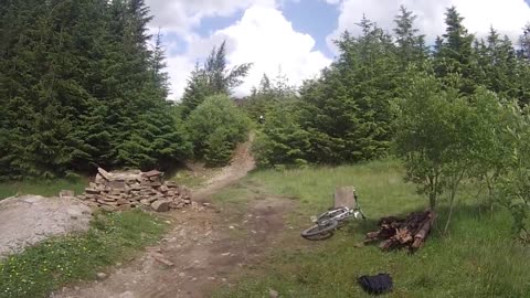 Mtb fail/crash gisburn forest gap jump fail...... with a near success!