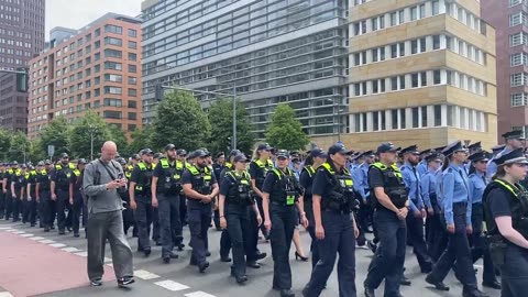 🚨Funeral march in Berlin for police officer Rouven L.