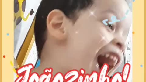 little child singing [criançinha cantando]
