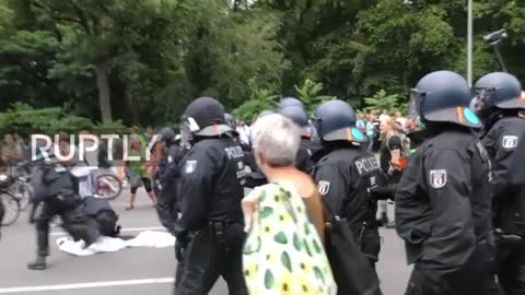 Berlin Lockdown Protests 8-1-21: Police Assault Protesters, Put Knee on Neck of Protester