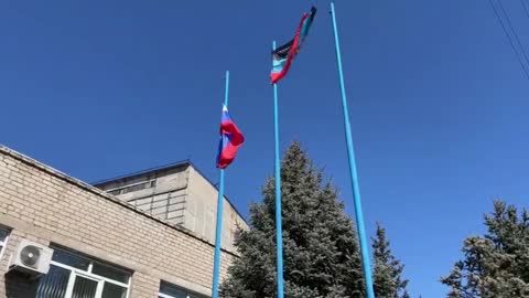 The flags of the DPR and Russia were raised over Kalchik