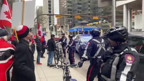 Calgary Protesters Let Police Have It After Pulling Over a Car for Honking in Support of Freedom