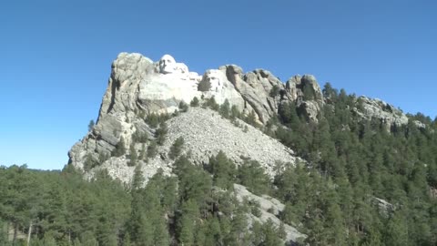 Bernie Sanders Admires Mount Rushmore "Very Proud To Be An American"