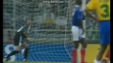 Roberto Carlos amazing freekick, BRAZIL