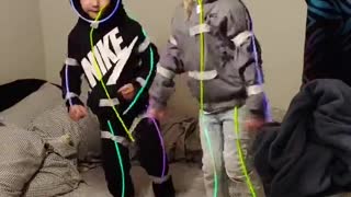 Glowsticks Turn Kids Into Dancing Stick Figures