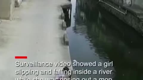 drowning girl rescued by delivery man