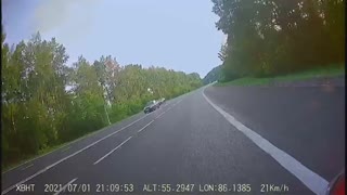 Motorcyclist Luckily Avoids Collision at High Speed