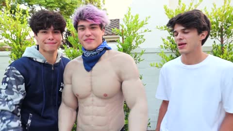 PRANKING MY FRIENDS WITH MY NEW BODY!!