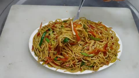 Street Style Veg Chowmin | वेज चाऊमीन बनाने का आसान तरीका | Veg Noodles Recipe