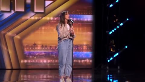 Sydnie Christmas wins GOLDEN BUZZER with beautiful cover of 'Tomorrow' | Auditions | BGT 2024