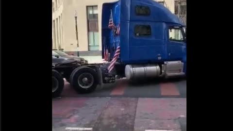 Incoming trucker convoy near the White House🇺🇸🇺🇸🚛🚚