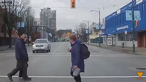 East Broadway - Car running red light 2021.02.21 — VANCOUVER, BC