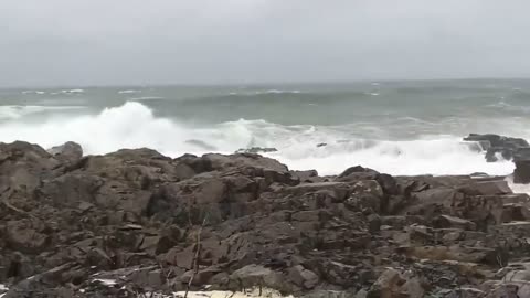 Nor’easter wind brings whipping waves to Maine coast