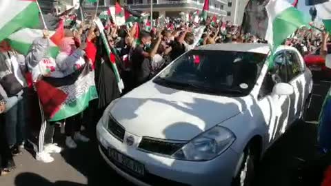 4000 people in show up at Pro-Palestine protest in Sea Point