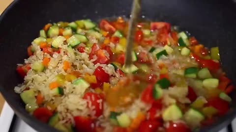 Very simple and delicious recipe for rice with vegetables in a pan!