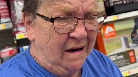 ANGRY GRANDMA IN STORE! 👵🏼🛒😡