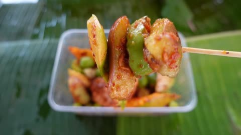 Never get enough of these TROPICAL FRUITS !!! MAJU KRALOK (Cambodian Sour Fruit Salad) | Street Food