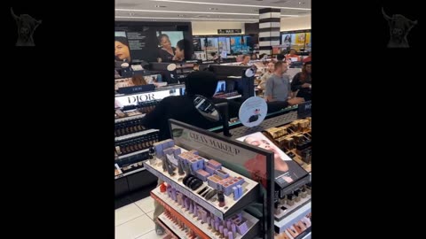 Shoplifting Sephora store in Corte Madera, California