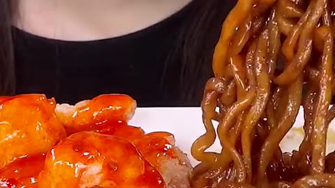 Black Bean Noodles, Spicy Chili Shrimps #zoeyasmr #zoeymukbang #bigbites #mukbang #asmr #food #먹방 #틱