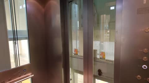 【2方向出入口のフルオーダー油圧式】Osaka Metro西梅田駅 地上階行きエレベーター