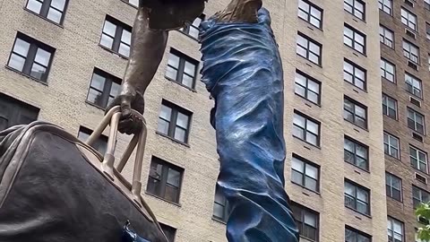This Statue Floats On Thin Air! 🤯