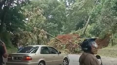 the Cianjur - Cipanas alternative route, West Java, was closed by landslides due to an earthquake