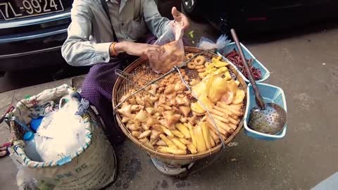 Friendly Burmese Girl invites you to a street food walk in Yangon