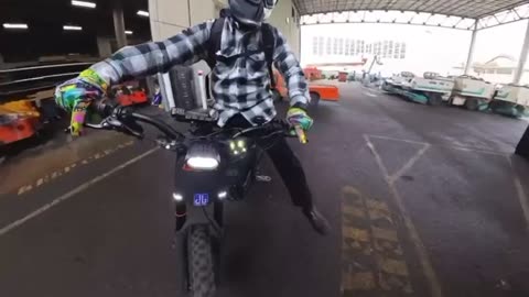 Talaria Sting E-bike jumping a ramp? 🫣⚡️