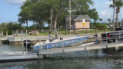 This Pontoon faces the most difficult conditions - Calm and no current LOL