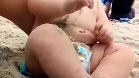 Funny baby reaction on the beach !!!