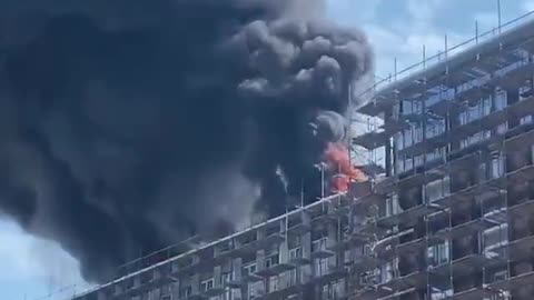 Massive fire reported at Park Pobedy residential complex in Moscow, Russia