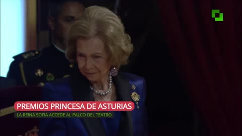 La Reina Sofia accede al Teatro Campoamor en los Premios Princesa de Asturias 2022