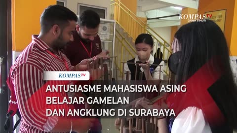 MAHASISWA ASING BELAJAR GAMELAN DAN ANGKLUNG DI INDONESIA