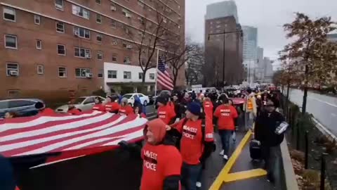 Hundreds of NYC Workers Shut down Brooklyn Bridge To Fight Mandates