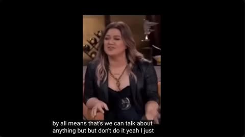 Kelly Clarkson told to SHUSH about 👁️ "They're in the room"