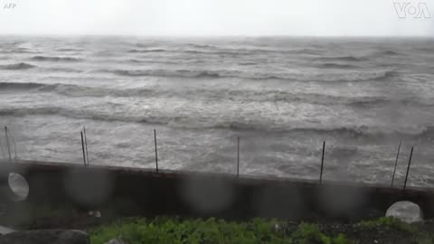 Heavy Rain and Wind as Typhoon Nanmadol Hits Japan