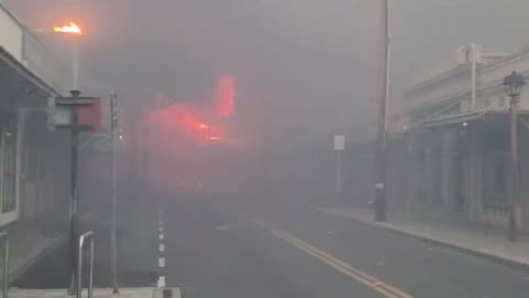 Intense #Lahaina Front Street Blaze