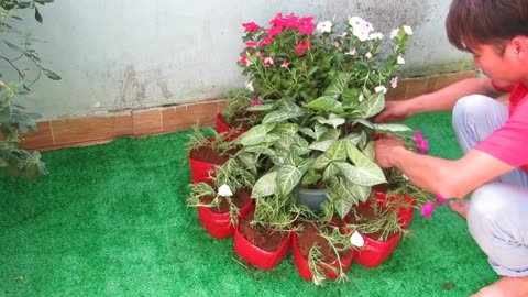 Amazing Flower Pots, How to recycle plastic bottles into flower pots for the garden extremely easily